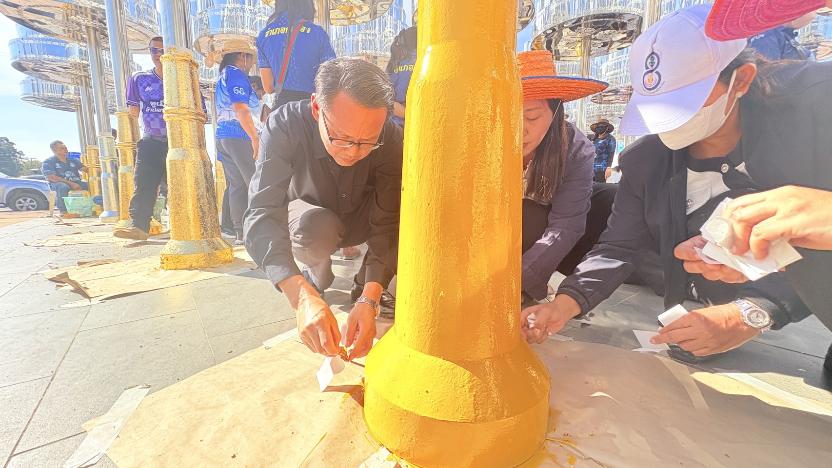 title - วันที่ 29 ธันวาคม 2568 เวลา 14.30 น. นายประเสริฐ กาญจนเกียรติกุล ปฏิรูปที่ดินจังหวัดบุรีรัมย์ พร้อมเจ้าหน้าที่ ส.ป.ก.บุรีรัมย์ ร่วมโครงการปิดทองเบิกฟ้า สักการบูชามหาราชรัชกาลที่ 1